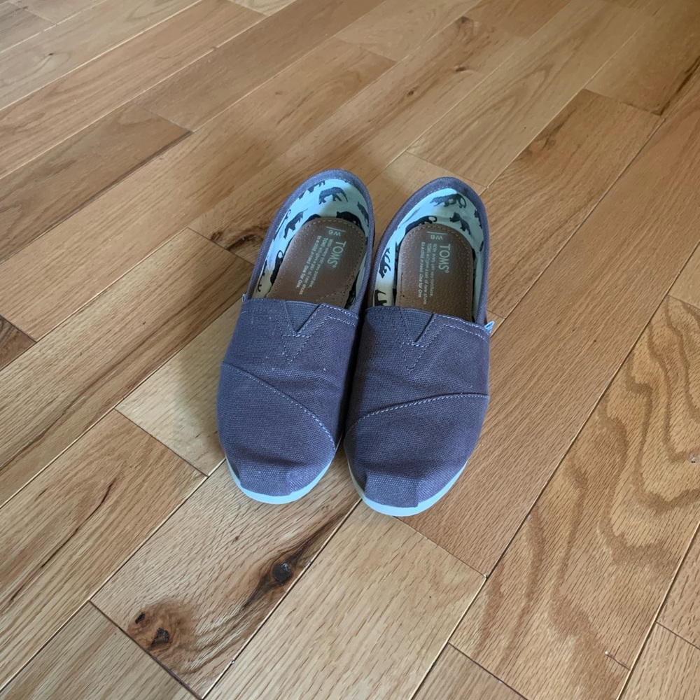 Toms size 6